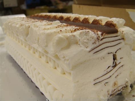 [Food Review] Viennetta Frozen Dairy Dessert Cake (Vanilla) | Everyview