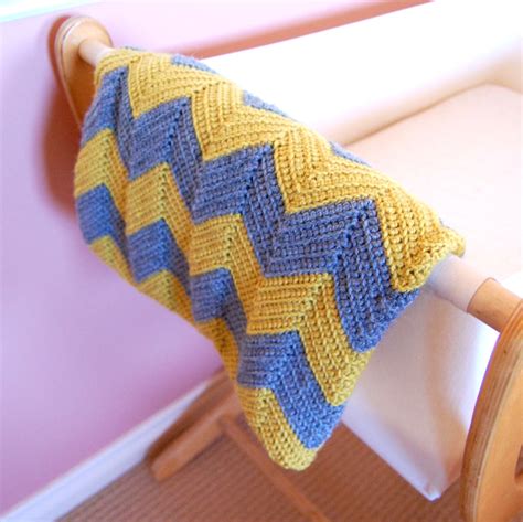 DIY Crochet Chevron Baby Blanket | Yellow Dandy