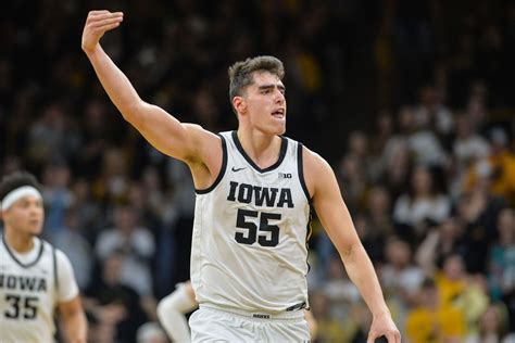 Iowa Hawkeyes Basketball: Luka Garza returning for senior season ...