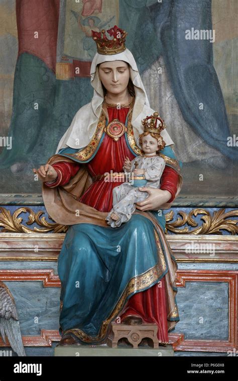 Birth of jesus statue hi-res stock photography and images - Alamy