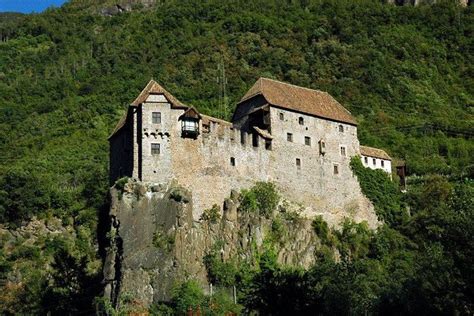 Private Half-day Tour: the Historical Center of Bolzano and Roncolo Castle 2024