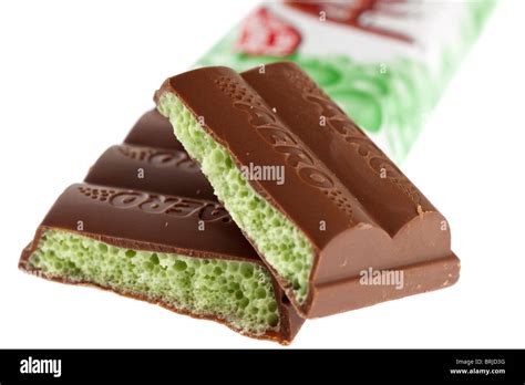 Halved bar of Aero mint bubble chocolate Stock Photo - Alamy