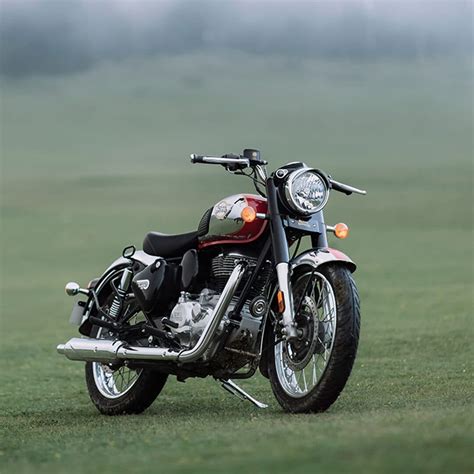 Classic 350 Price, Colours & Mileage in USA | Royal Enfield