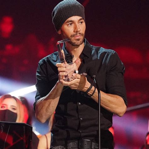 Enrique Iglesias Accepts Top Latin Artist of All Time at the 2020 ...