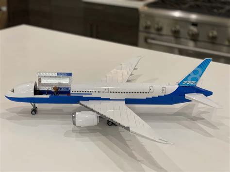 Boeing 777X LEGO Model - The Airchive 2.0