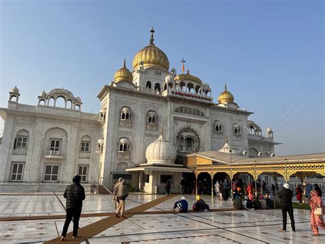 Things to know before going to Bangla Sahib Gurudwara Delhi