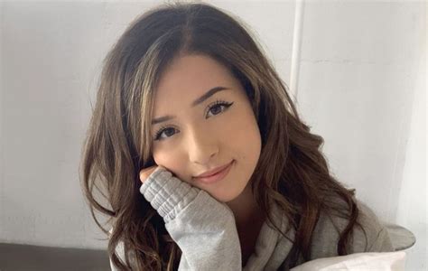 Pokimane Without Makeup - No Makeup Pictures - Makeup-Free Celebs