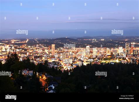 An aerial night view of Portland, Oregon skyline Stock Photo - Alamy