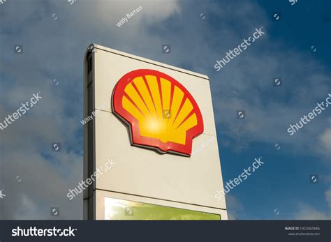 London February 2021 Shell Service Station Stock Photo 1923565886 ...