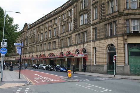 Manchester Victoria Station © Dr Neil Clifton cc-by-sa/2.0 :: Geograph ...