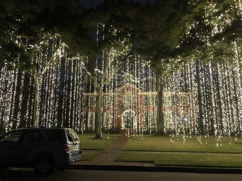 Here's where to see the best Christmas lights around Houston