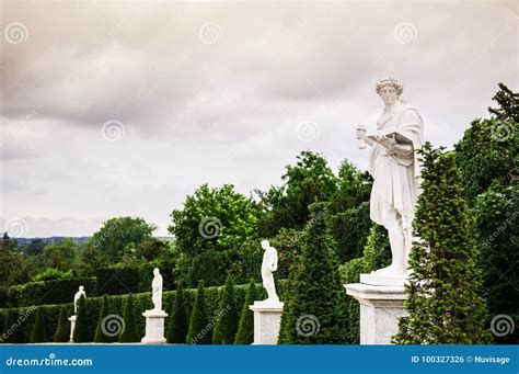 Statues in Garden of Versailles Palace Stock Photo - Image of golden, people: 100327326