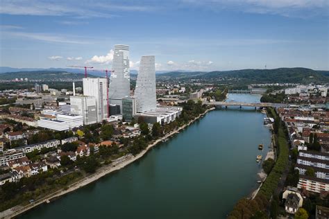 Roche inaugurates Switzerland’s tallest building - SWI swissinfo.ch