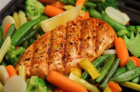 Grilled Chicken with Fresh Vegetables Stock Photo - Image of lunch, fresh: 10817978