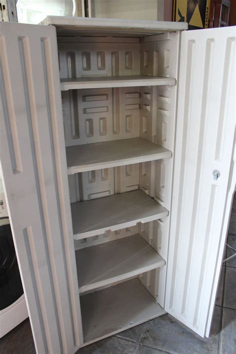 RUBBERMAID STORAGE CABINET WITH KEY