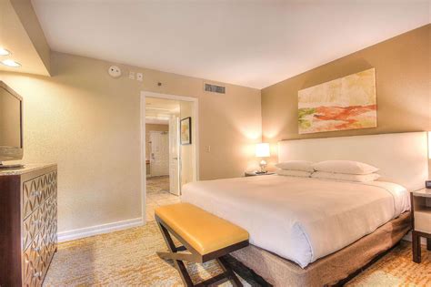 Hilton Phoenix Resort at the Peak in Phoenix (AZ) - Room Deals, Photos & Reviews