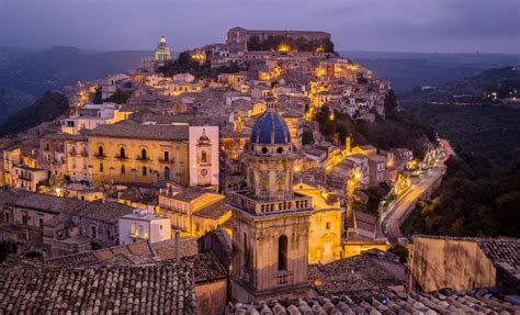 Download Church House Night Italy Sicily Man Made Town 4k Ultra HD Wallpaper