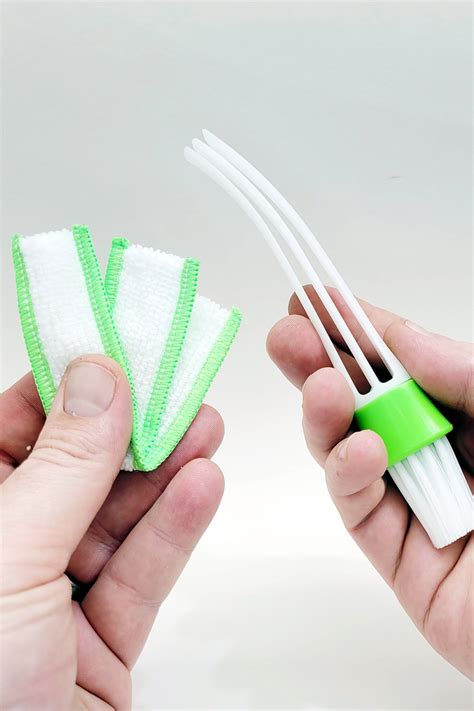 2-In-1 Vent Cleaning Tool | A Washable Microfiber Duster With Nylon Brush