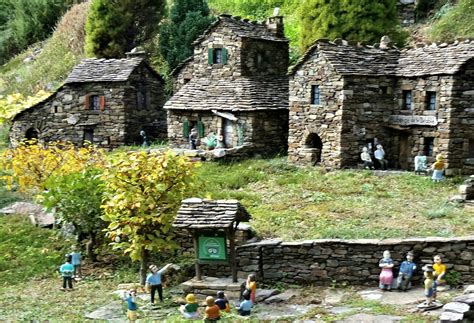 Village miniature Cévenol au 1/12° | Village miniature, Miniature, Monde merveilleux