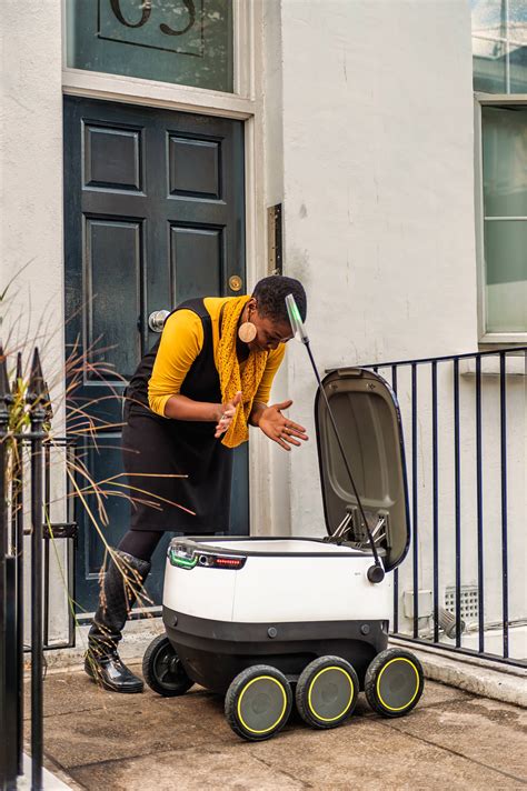 Autonomous robot firm Starship Technologies to launch 1,000 delivery ...