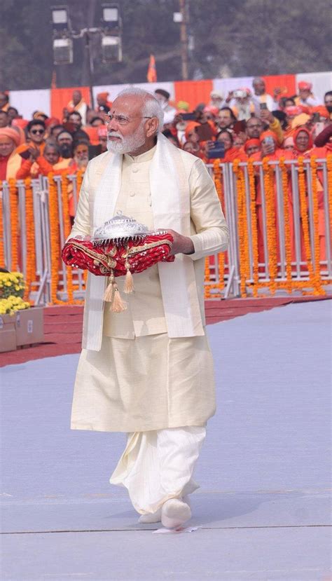 Ram Mandir inauguration: PM Modi entered sanctum sanctorum with ...