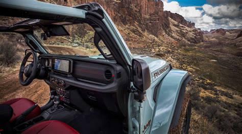 2024 Jeep Wrangler Gets Big Upgrades: Full Floating Axle, Power Seats, Big Touchscreen, and More