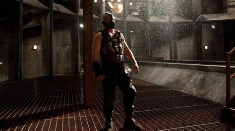 45 BEHIND-THE-SCENES SHOTS OF BATMAN VS. BANE IN 'THE DARK KNIGHT RISES'