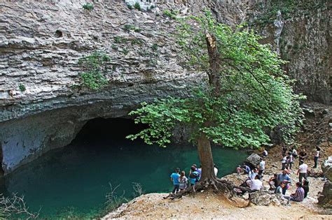 Fontaine de Vaucluse (spring)