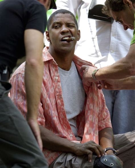 Denzel Washington on the set of Man On Fire (2004) : r/Moviesinthemaking