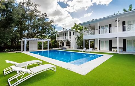 Julius Peppers House: The Florida Pad - Urban Splatter