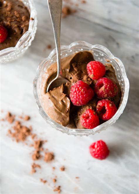 Healthy Vegan Avocado Chocolate Mousse Recipe | Hello Veggie