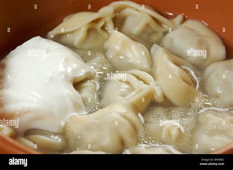 Traditional Russian food pelmeni Stock Photo - Alamy