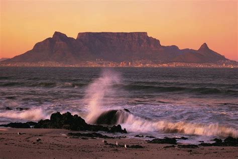 Tour And Travel: Table Mountain (South Africa)