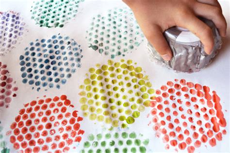 9 fun bubble wrap crafts to make with the kids | Mum's Grapevine