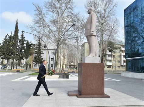 Ilham Aliyev visited a statue of national leader Heydar Aliyev in Mingachevir » Official web ...