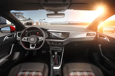 Volkswagen Polo GTI Mk6 debuts, 2.0L turbo, 197 hp & 6-speed manual ...