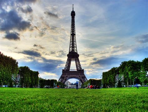 Eiffel Tower Pictures History, Facts & Location - Paris,