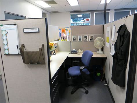 My Cubicle! ‹ Cicy Guimond | Cubicle decor office, Work cubicle decor ...