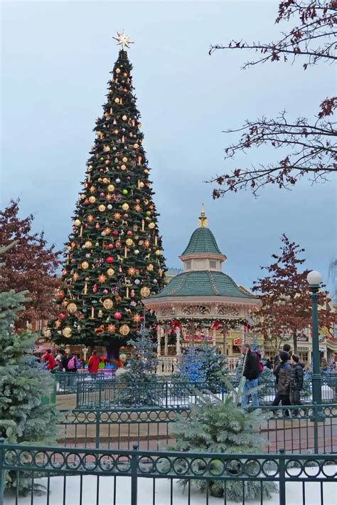 Christmas at Disneyland Paris | Part 3 - Disneyland Park