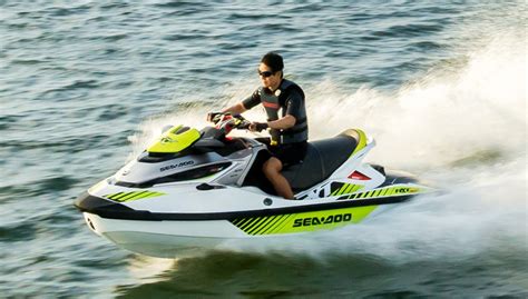 2017 Sea-Doo RXT-X 300 Review - Personal Watercraft