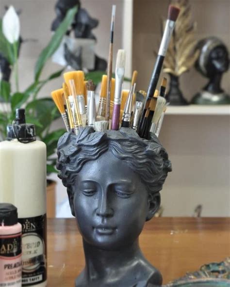 Modern Nordic Style Venus Human Face Head Vase for Plant | Etsy | Art studio at home, Art studio ...