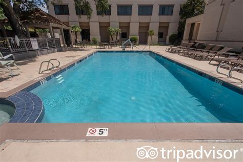 Hilton New Orleans Airport Pool: Pictures & Reviews - Tripadvisor