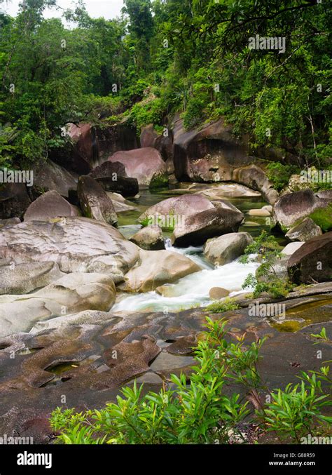 Babinda creek boulders queensland hi-res stock photography and images ...