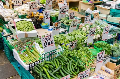 野菜を売る店をなぜ八百屋と呼ぶ？ /さぼるはフランス語に由来する！？ 大人の最強雑学1500(12) - レタスクラブ