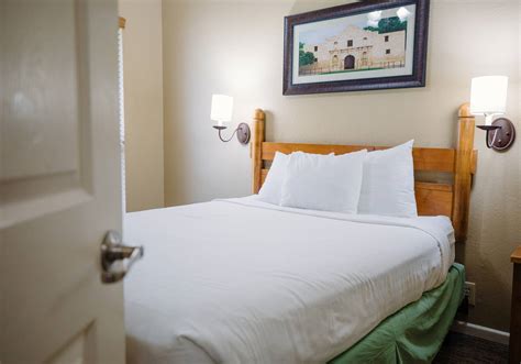 Hill Country Resort at Canyon Lake Pictures - Two-Bedroom Cabin | HolidayInnClub.com