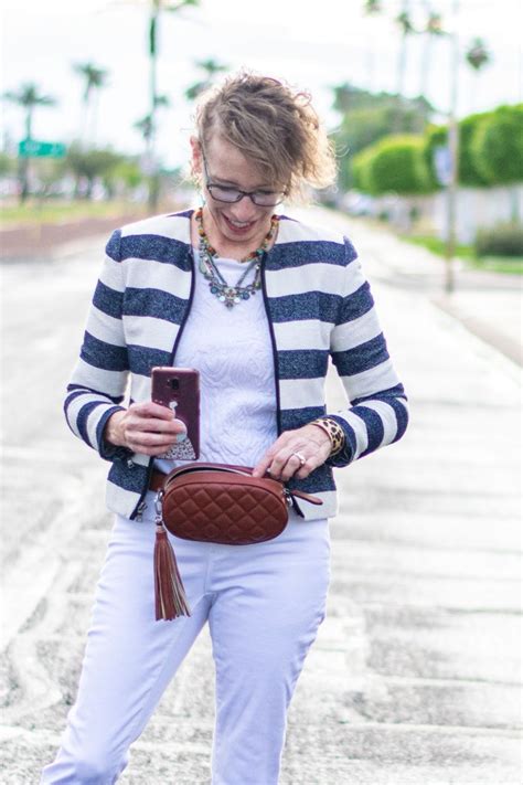 How to Wear a Belt Bag with 5 Different Outfits for Women over Fifty