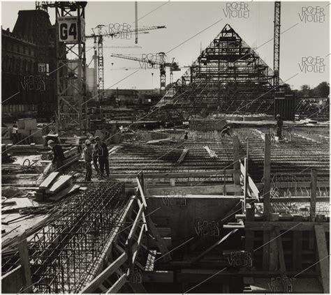 Construction site of the Louvre Pyramid (architect : Ieoh