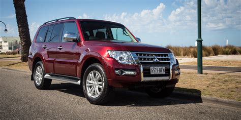 2016 Mitsubishi Pajero GLS Review - photos | CarAdvice