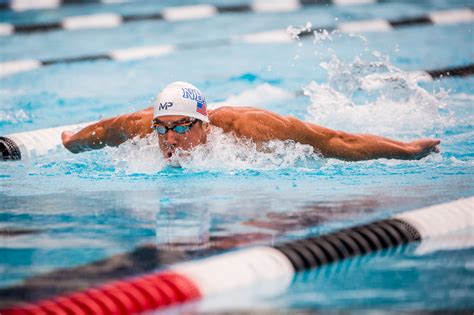 Michael Phelps Tops 200 Fly Field in Prelims of Day 3 at 2015 AT&T Winter National Championships