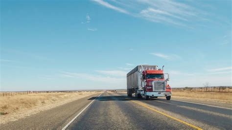 What's the Truck Driver Lifestyle Like for a Young Truckers? - Lily ...